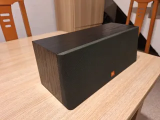 Jbl altavoz de madera diseño elegante