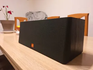 Jbl altavoz de madera diseño elegante