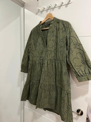 Vestido Zara verde bordado