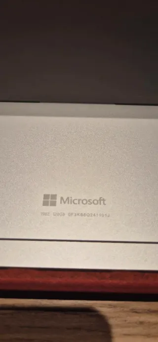 Microsoft Surface Pro 8 con Teclado Rojo