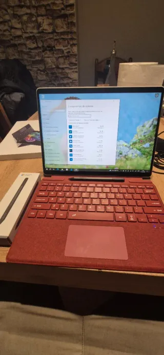 Microsoft Surface Pro 8 con Teclado Rojo