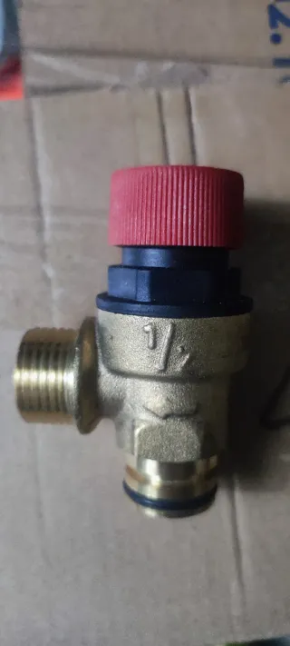 Válvula seguridad caldera roca