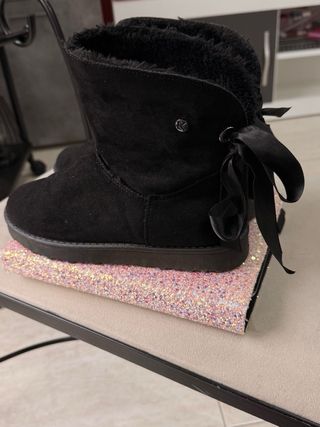 Botas marca ETIKA negras  de LUNA