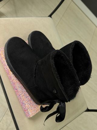 Botas marca ETIKA negras  de LUNA