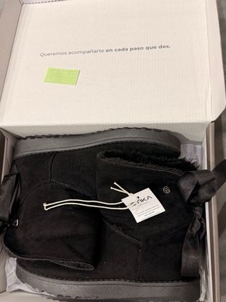 Botas marca ETIKA negras  de LUNA