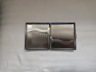 Pitillera metálica plateada