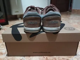 Zapatillas Adidas Marrón y Gris