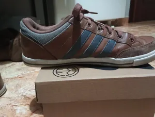 Zapatillas Adidas Marrón y Gris