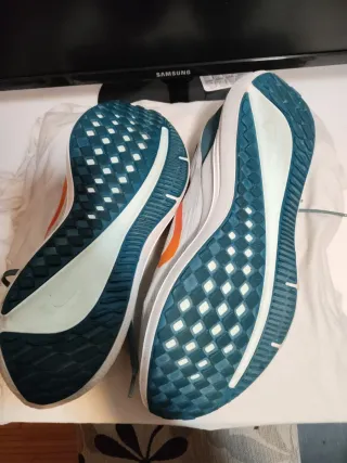 Zapatillas Nike Running Naranja y Blanco