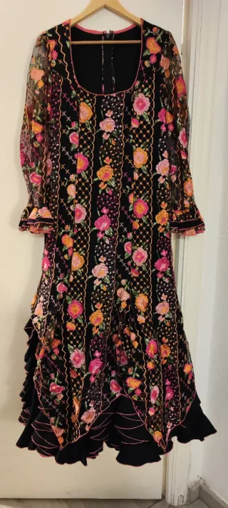 Traje de flamenca negro bordado