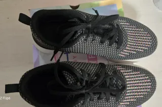 Zapatillas deportivas negras y multicolor