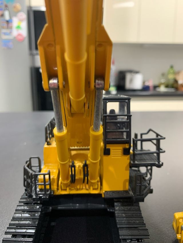 Excavadora Komatsu PC1100LC con accesorios de Joal