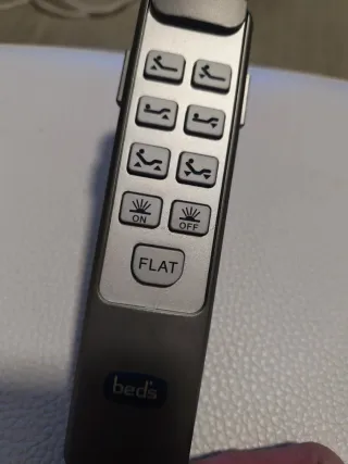 Cama articulada con barandilla