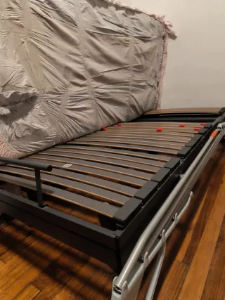 Cama articulada con barandilla