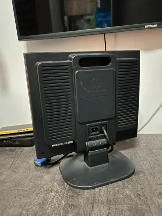 Monitor HP 15 pollici argento e nero