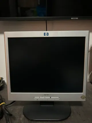 Monitor HP 15 pollici argento e nero