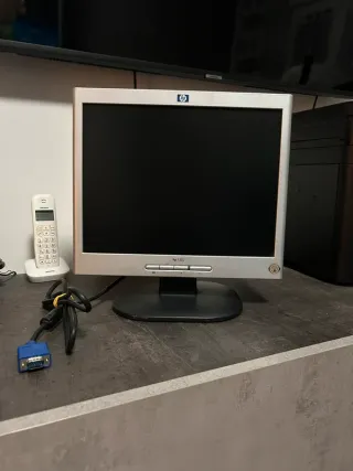 Monitor HP 15 pollici argento e nero