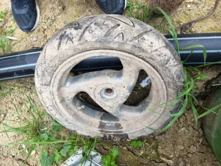 Rueda de moto Peugeot Elyseo 49cc