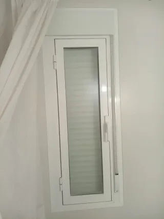 Ventanas de aluminio blancas