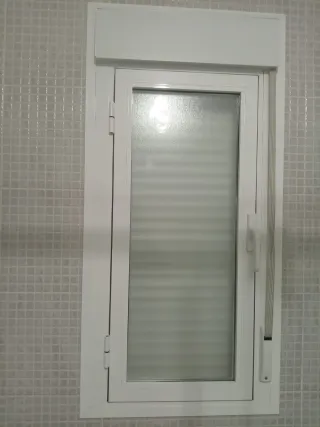 Ventanas de aluminio blancas