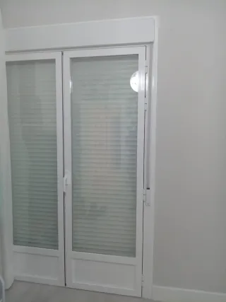 Ventanas de aluminio blancas