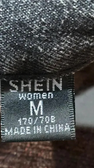 Short mezclilla bajo doblado.