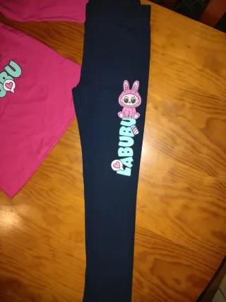 Conjunto niña Labubu camiseta y mallas