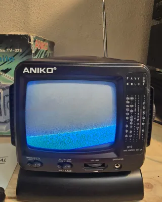 TV Portátil Blanco y Negro Aniko 328 con Radio