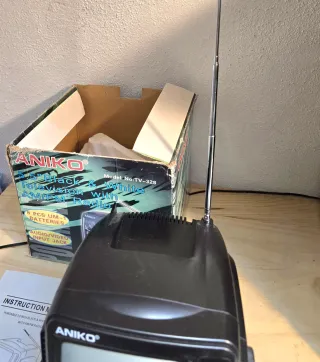 TV Portátil Blanco y Negro Aniko 328 con Radio