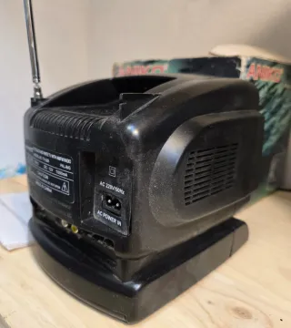 TV Portátil Blanco y Negro Aniko 328 con Radio