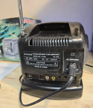 TV Portátil Blanco y Negro Aniko 328 con Radio