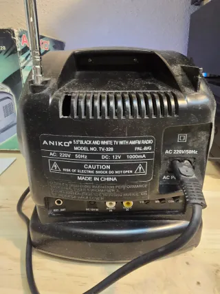 TV Portátil Blanco y Negro Aniko 328 con Radio