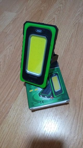 Faro LED Portátil Solar