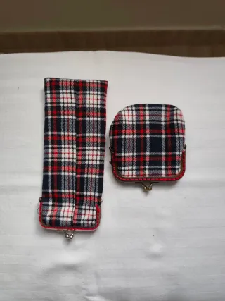 Funda gafas y monedero a cuadros