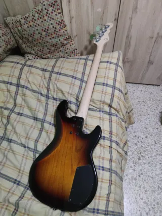 Bajo zurdo G&L Tribute 2000