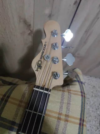 Bajo zurdo G&L Tribute 2000