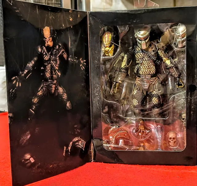 FIGURA NECA ULTIMATE ALIEN PREDATOR JUNGLE HUNTER.