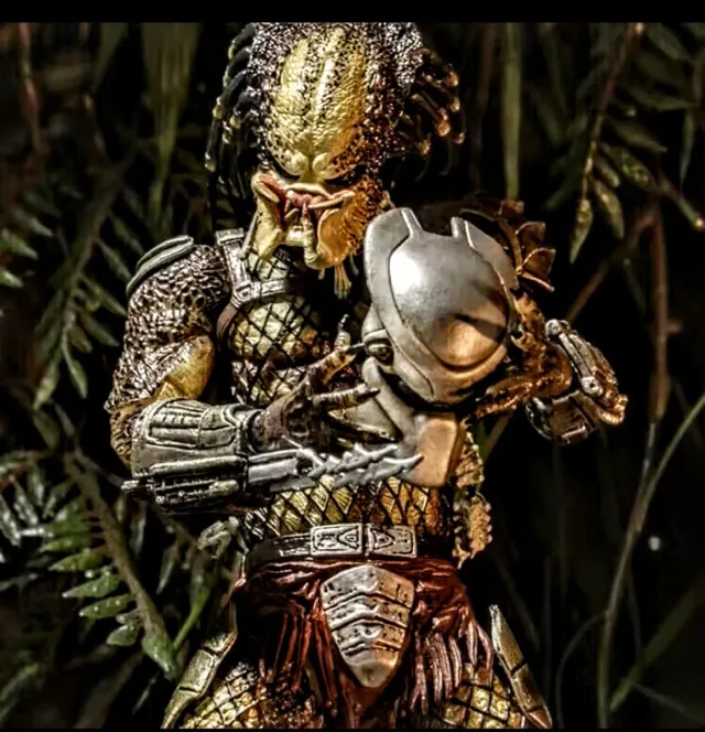 FIGURA NECA ULTIMATE ALIEN PREDATOR JUNGLE HUNTER.