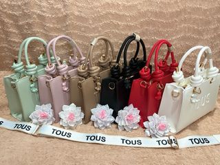 Hermosos bolsos Tous.