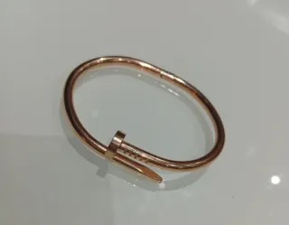 Bracciale rigido modello Cartier in acciaio dorato