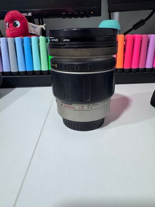 Canon EOS 500D con accesorios