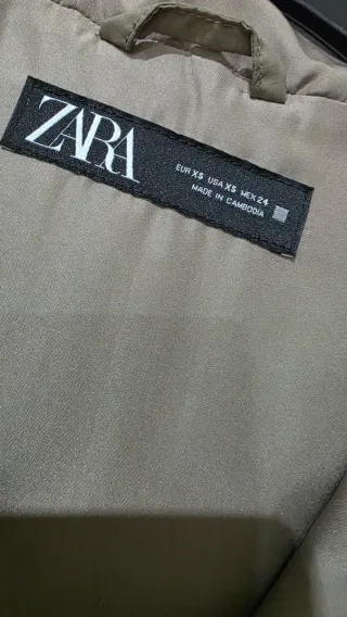Cazadora acolchada Zara talla XS esta  impecable