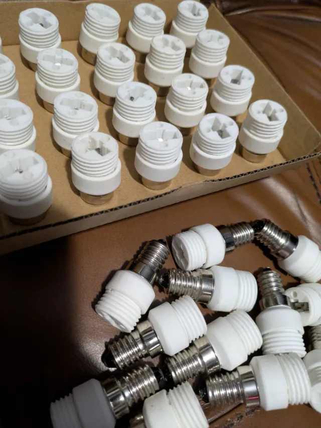 32 Adaptadores Casquillo Rosca E14