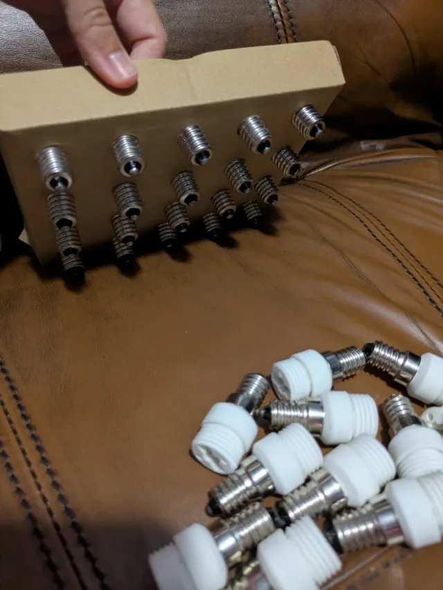 32 Adaptadores Casquillo Rosca E14