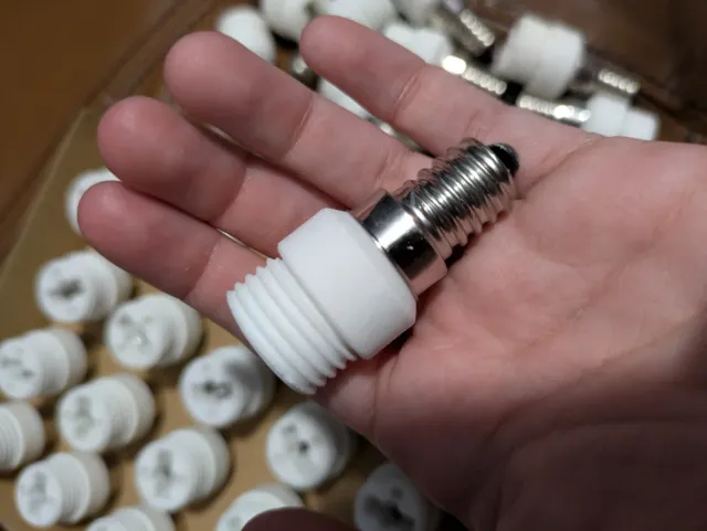 32 Adaptadores Casquillo Rosca E14