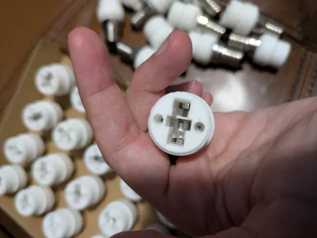 32 Adaptadores Casquillo Rosca E14