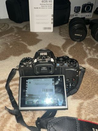 Canon EOS M5 + 3 Lentes + Gimbal Zhiyun