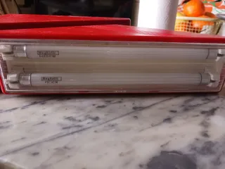 Lampada ricaricabile Beghelli rossa