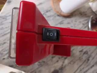 Lampada ricaricabile Beghelli rossa