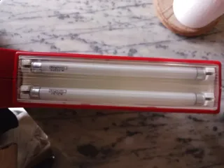 Lampada ricaricabile Beghelli rossa